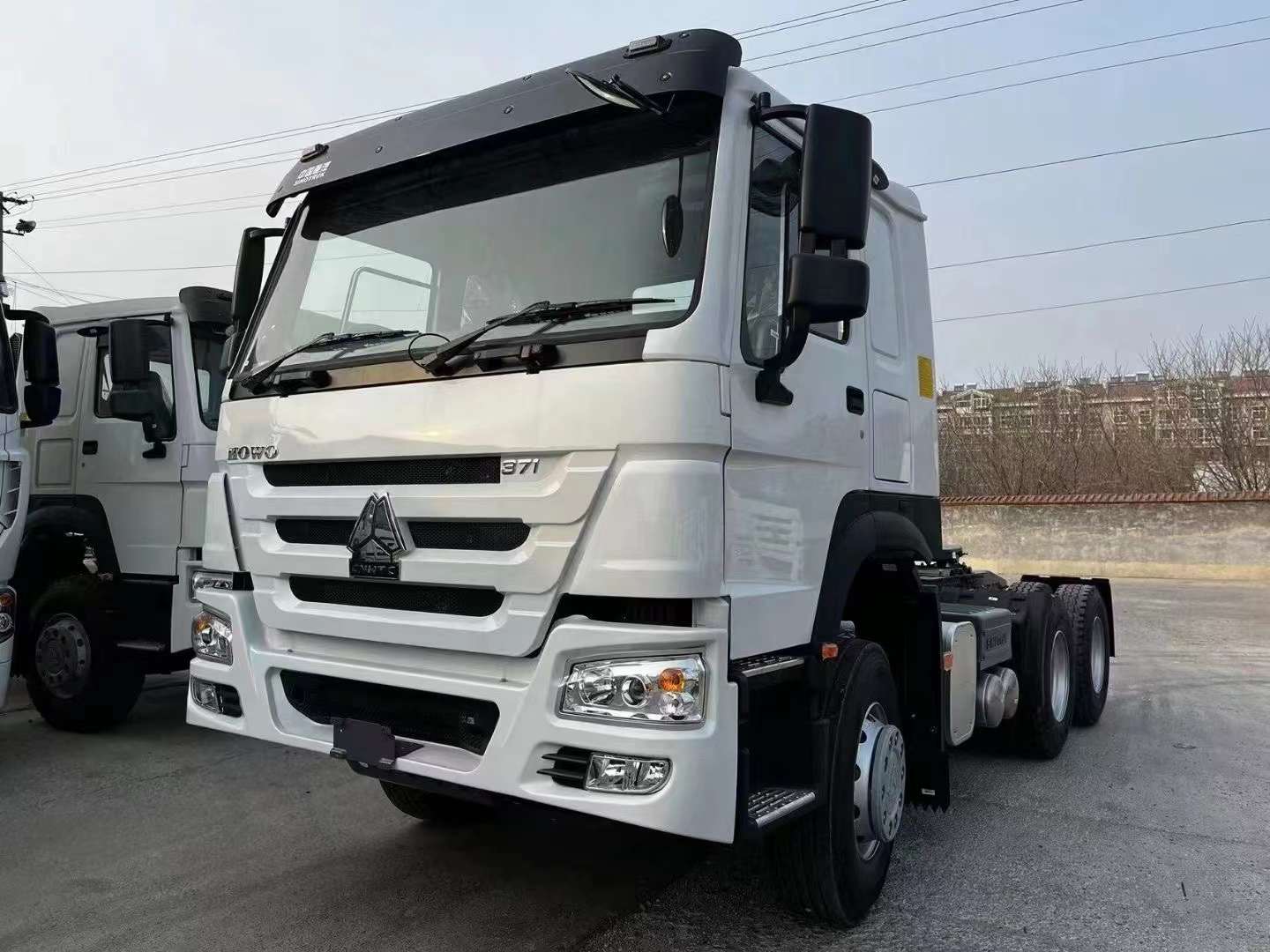 SINOTRUK HOWO 10 WHEELERS ТРАКТОР ЗА КАМИОН СА ГОТОВИ ЗА ИЗПРАЩАНЕ