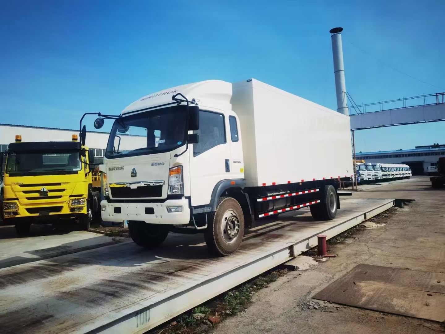 Sinotruk How 4x2 Vanbox Cargo Truck