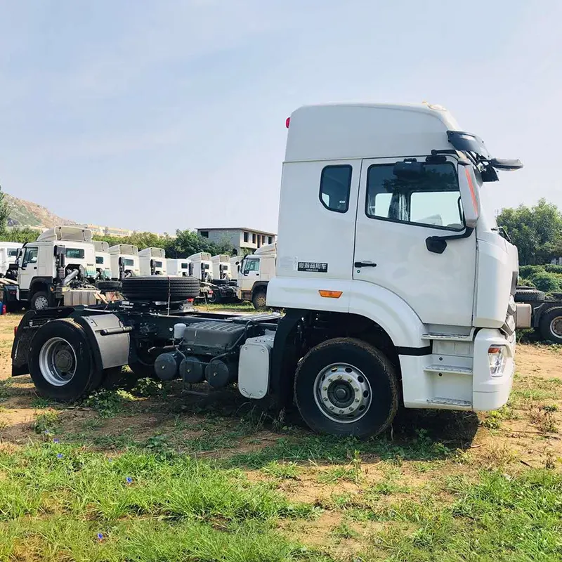 Sinotruk Howo 6 Wheelers 4*2 Камион Глава Основен двигател Euro Iv 340hp